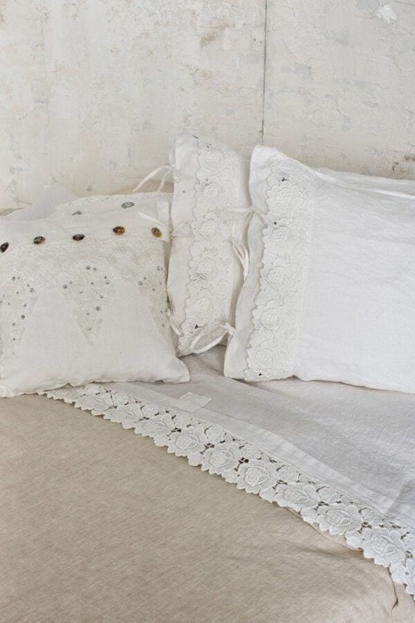 Light Linen Sheet with Rose Lace - Pure Art