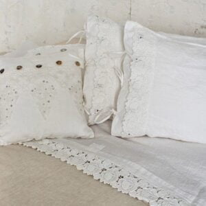 Light linen pillowcases with buttons, laces and Rose Lace - Pure Art