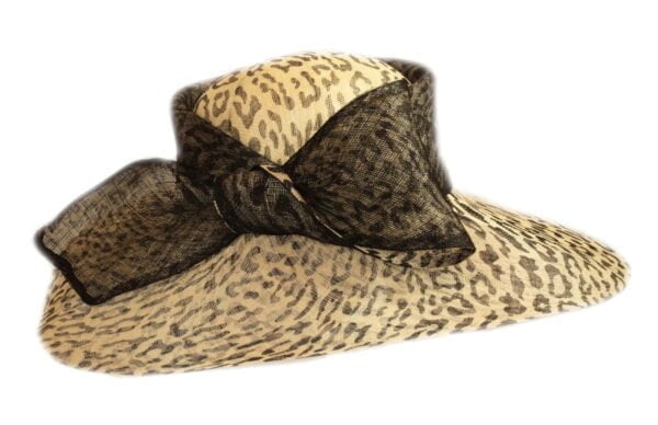 Cappellina in sisal con fiocco fantasia leopardo