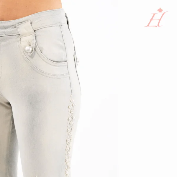 Pantalone modello Jeans decorato con perline