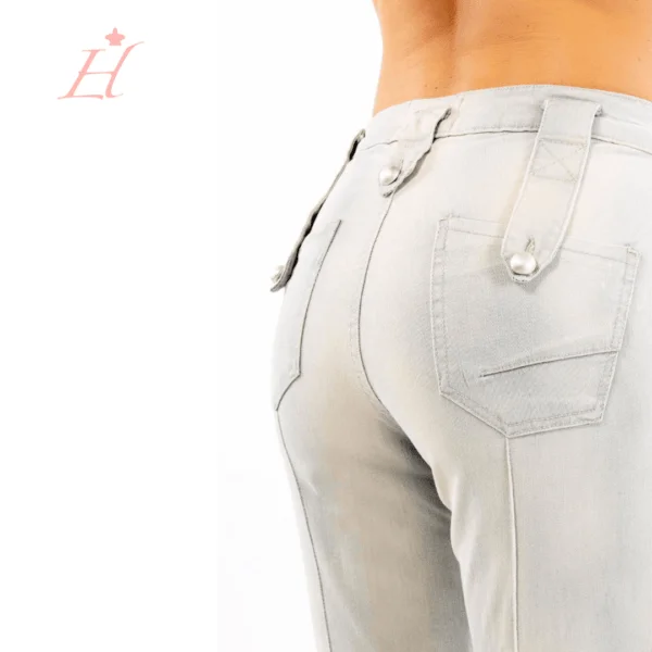 Pantalone modello Jeans decorato con perline