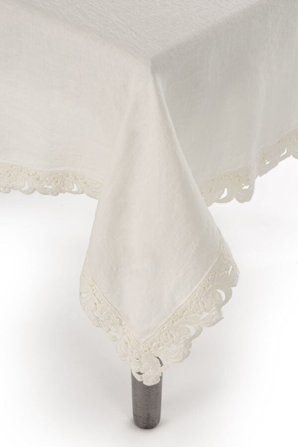 Tovaglia 110x110cm in lino con pizzo “Armonia” - immagine 3