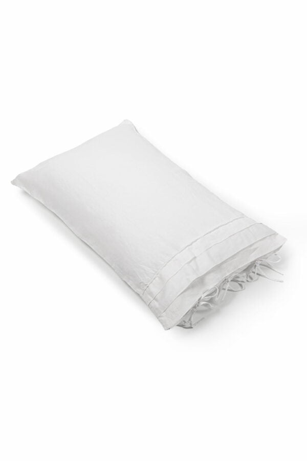 Linen pillowcase with three flounce applique