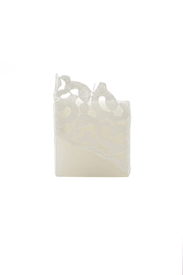 Poema small cube candle with lace - White 019