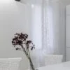 Tenda in lino leggero e organza ricamata