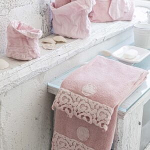 Guest towel in terry cloth with Poema lace