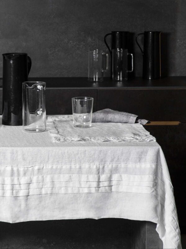Nappe en lin 140x200cm avec bordure plissée