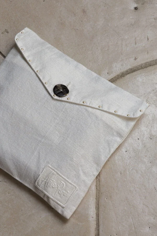 Storage envelope with half pearls