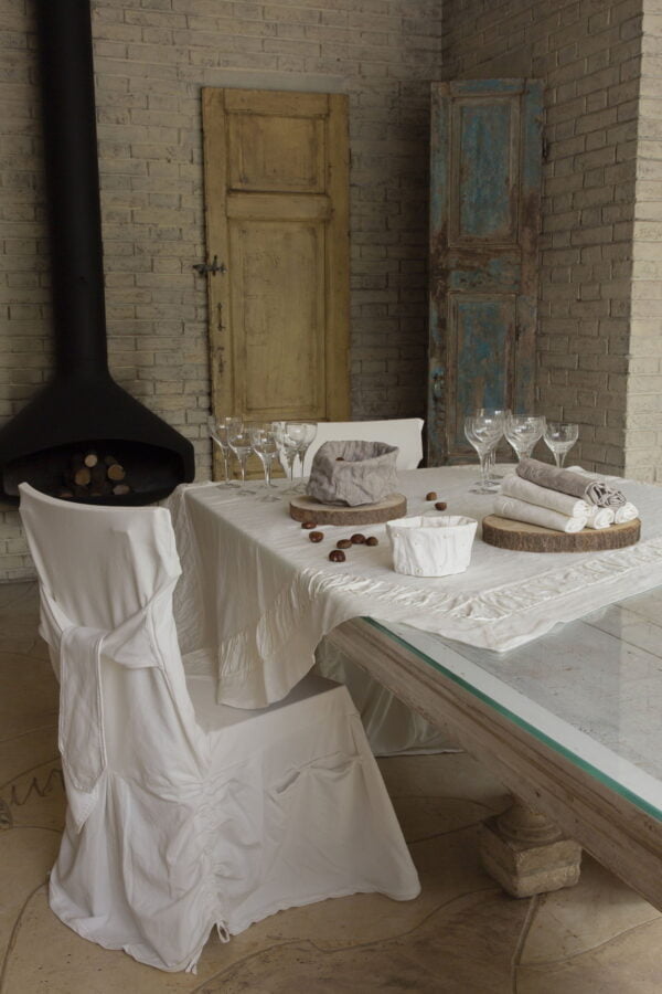 Tovaglia 150x150cm in lino con cornice e goffratura