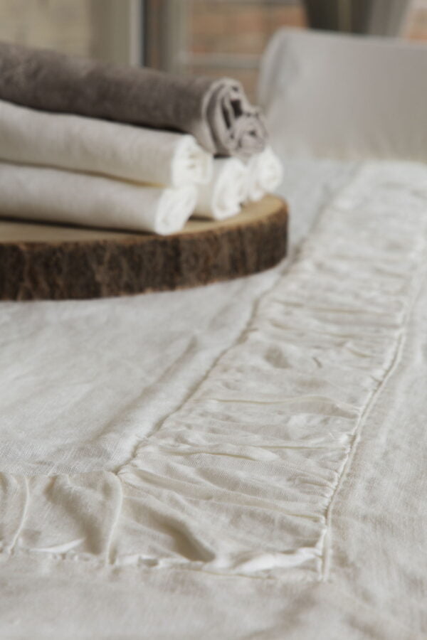 Tovaglia 150x150cm in lino con cornice e goffratura - immagine 6