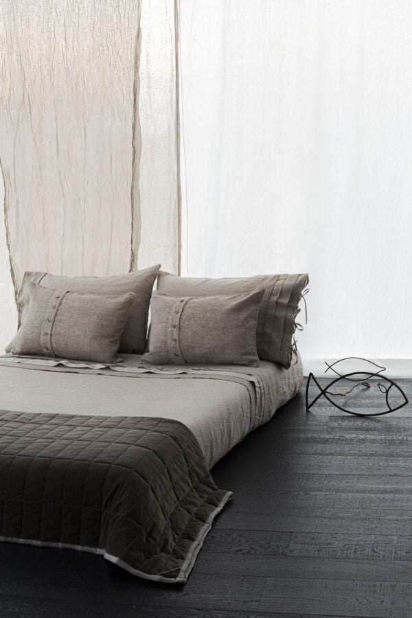 Set letto matrimoniale lino leggero con bottoni e pattella - immagine 8