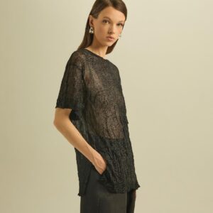 t shirt nera semi trasparente in maglia leggera crinkle | eu•fo•nì•a